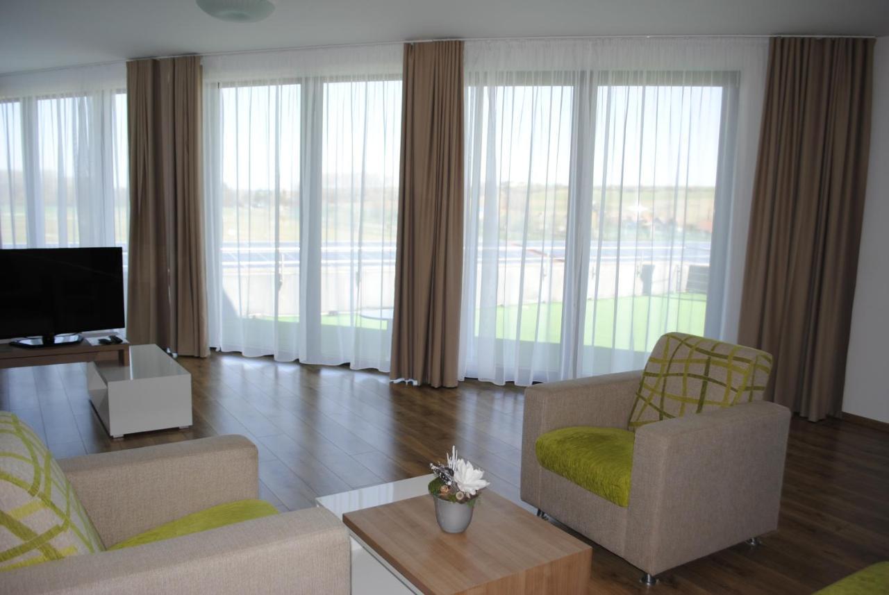 Hotel Golf Jezera Острожска Нова Весь Экстерьер фото