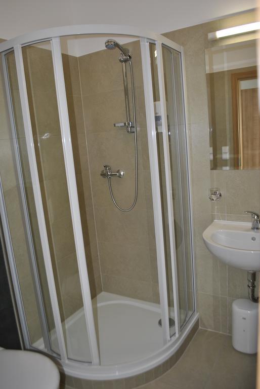 Hotel Golf Jezera Острожска Нова Весь Экстерьер фото