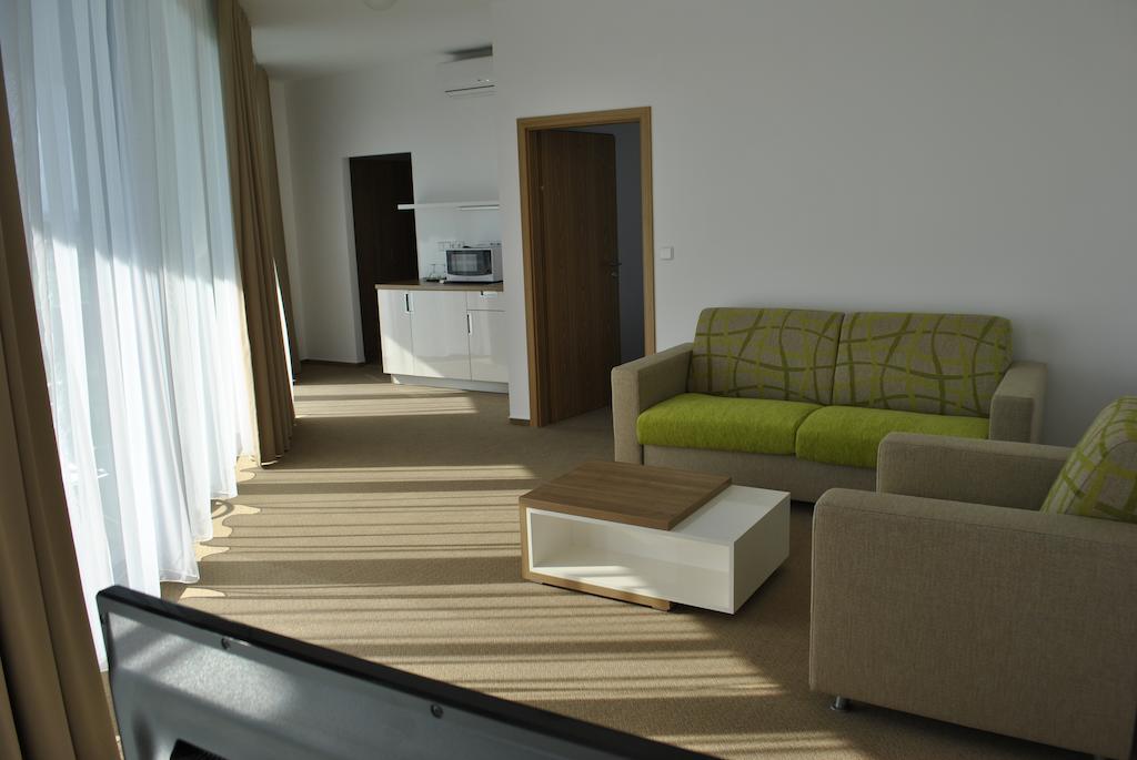 Hotel Golf Jezera Острожска Нова Весь Экстерьер фото