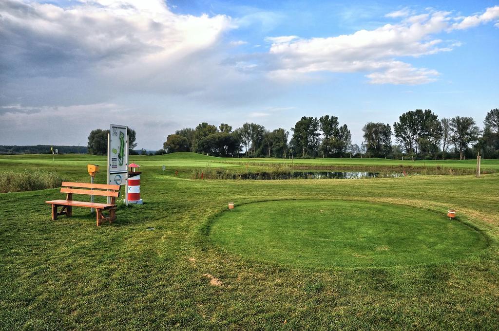 Hotel Golf Jezera Острожска Нова Весь Экстерьер фото